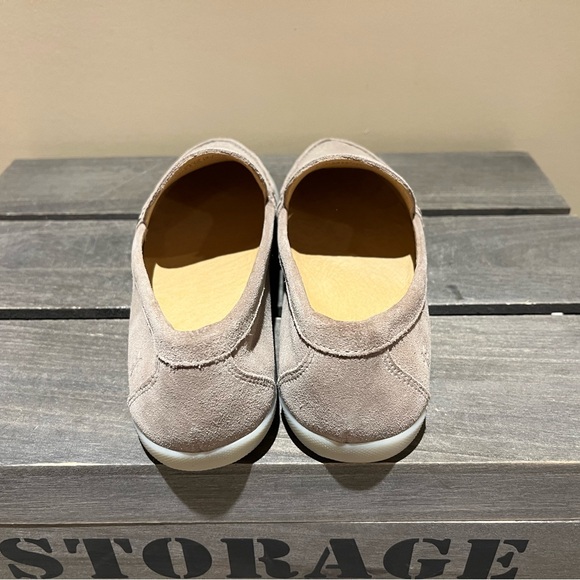 FRYE AND CO. Women's Suede Melanie Skimmer slip-on in Taupe Sz 7.5 - Picture 7 of 7